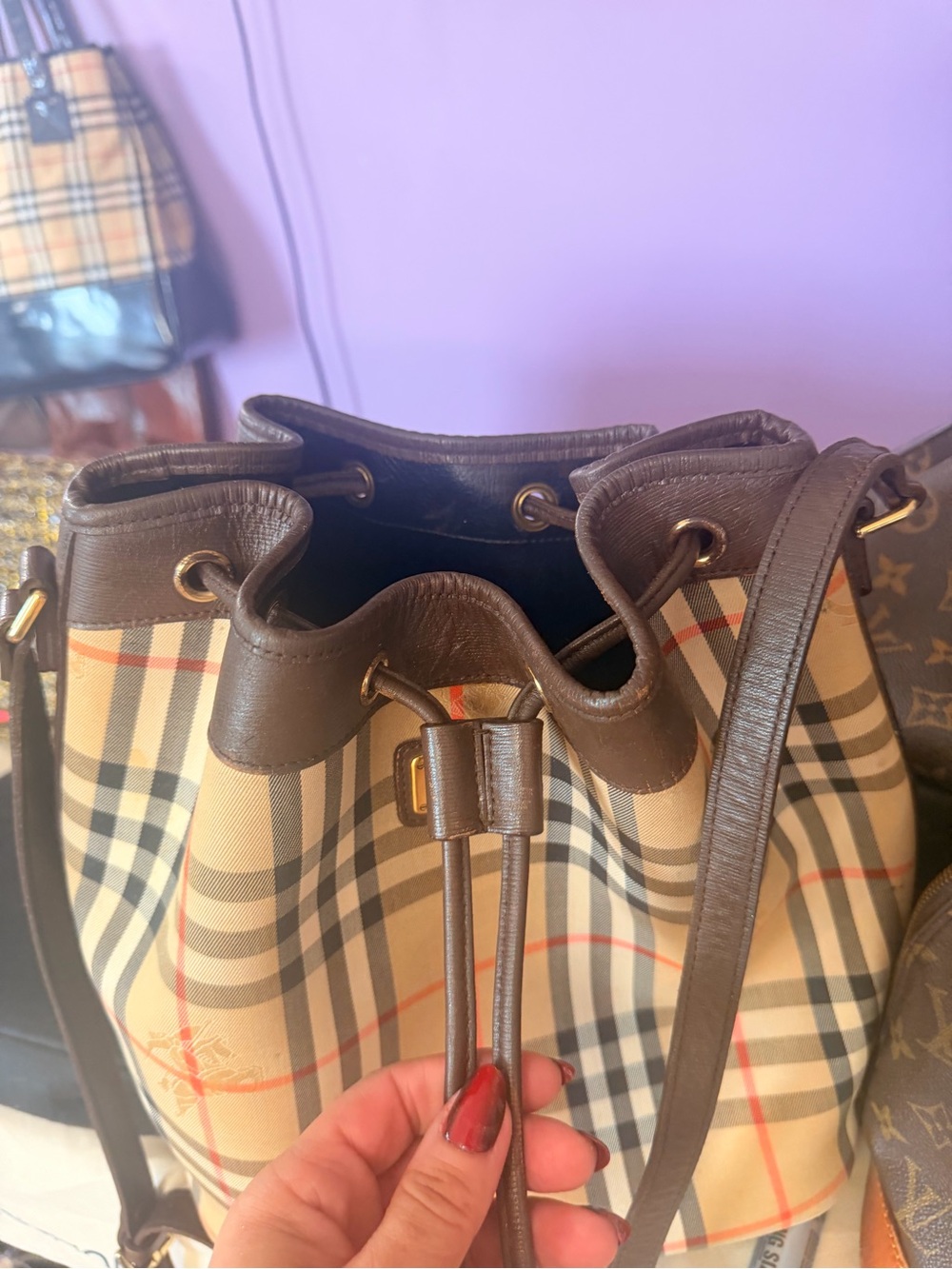 Burberry’s VINTAGE 1990 era Nova Check Bucket Bag Brown leather - Picture 5 of 14